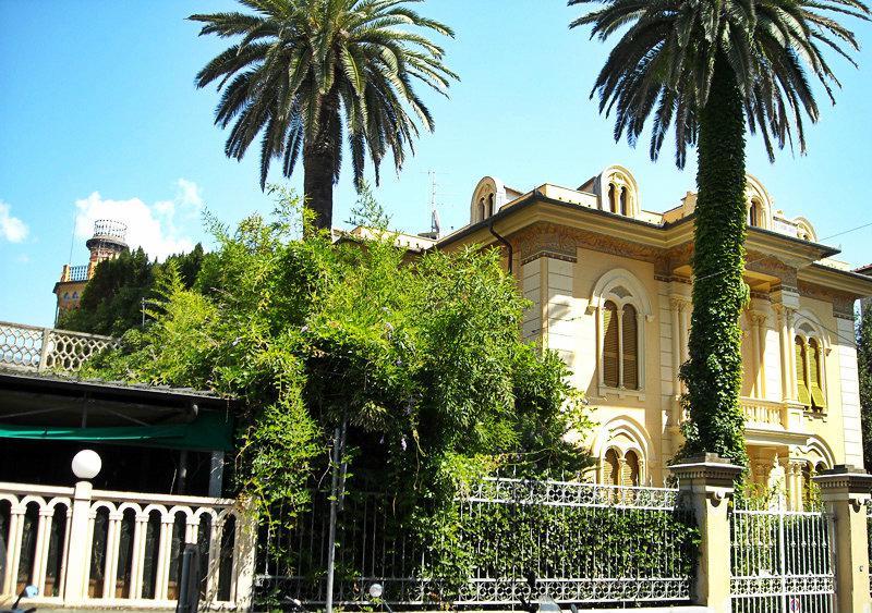 Prachtige villa in Levanto in tussen de palmbomen