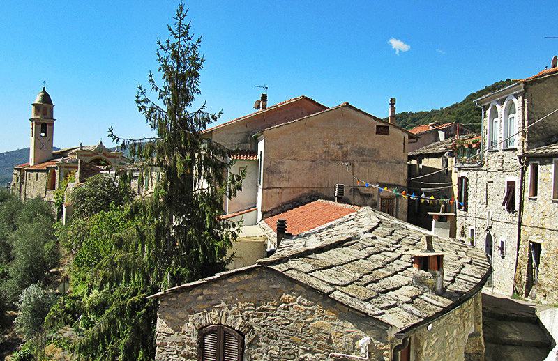 Een prachtig uitzicht over de huizen in Molini di Triora