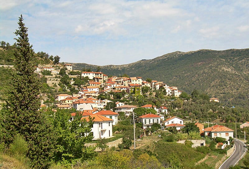 Een prachtig panoramisch uitzicht op Diano Arentino