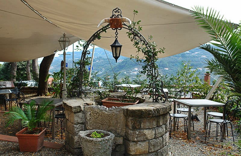 Een mooi restaurant in het centrum van Diano Castello