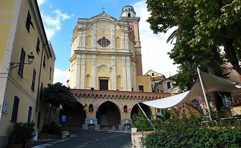 Een mooie kerk in Diano Castello, LiguriÃ«