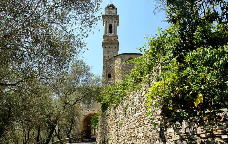 Een weergave van een toren in Dolcedo