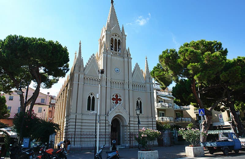 Kerk van Ave Maris Stella in het centrum van Imperia