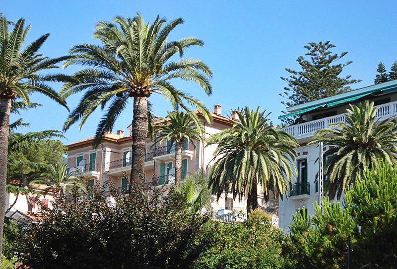 Prachtige villa in Ospedaletti tussen de palmbomen