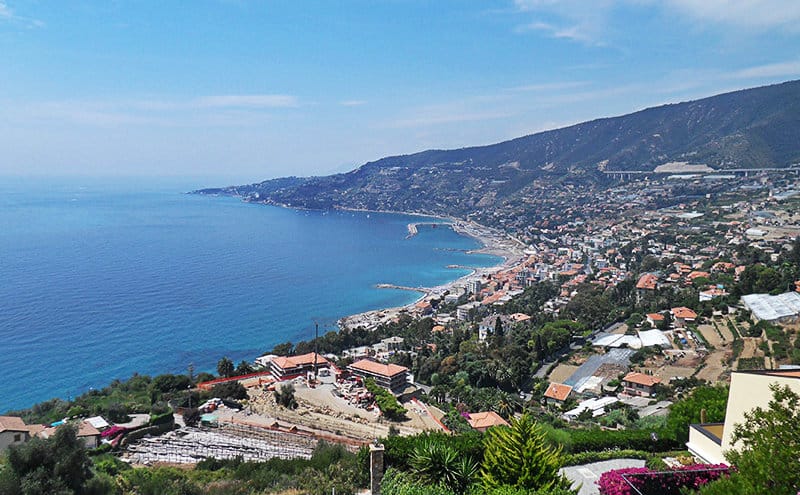 Prachtig panoramisch uitzicht van Sanremo, de stad van de bloemen