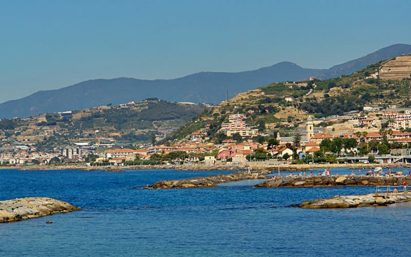 Een prachtig panoramisch uitzicht op Santo Stefano al mare