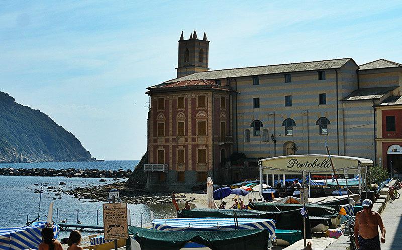 Een mooie mening van Sestri Levante en de haven