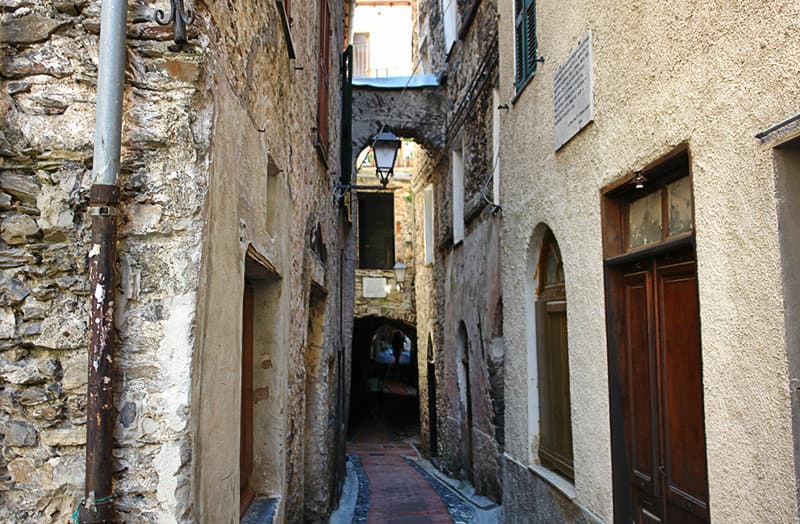 Middeleeuwse straat in Triora, in LiguriÃ«