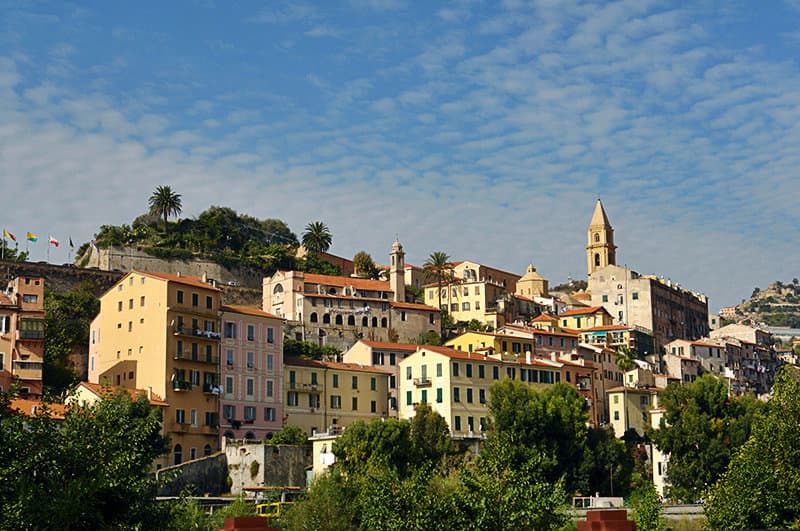 Uitzicht vanaf een mooie vakantiebestemming Ventimiglia