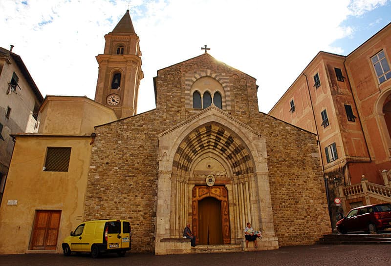 Een oude kerk in Ventimiglia