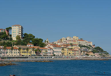 Bezoek Imperia in Ligurië en geniet van het uitzicht over de historische stad Porto Maurizio