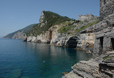 Bezoek Portovenere in Ligurië en ontdek mooie baaien en steile kustgebieden